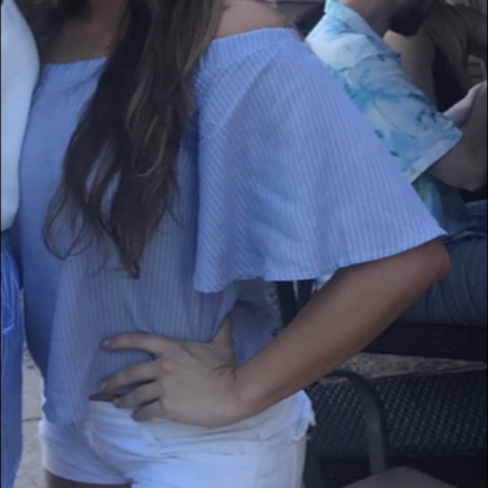 Super Cute Off The Shoulder Top - Picture 5 of 6